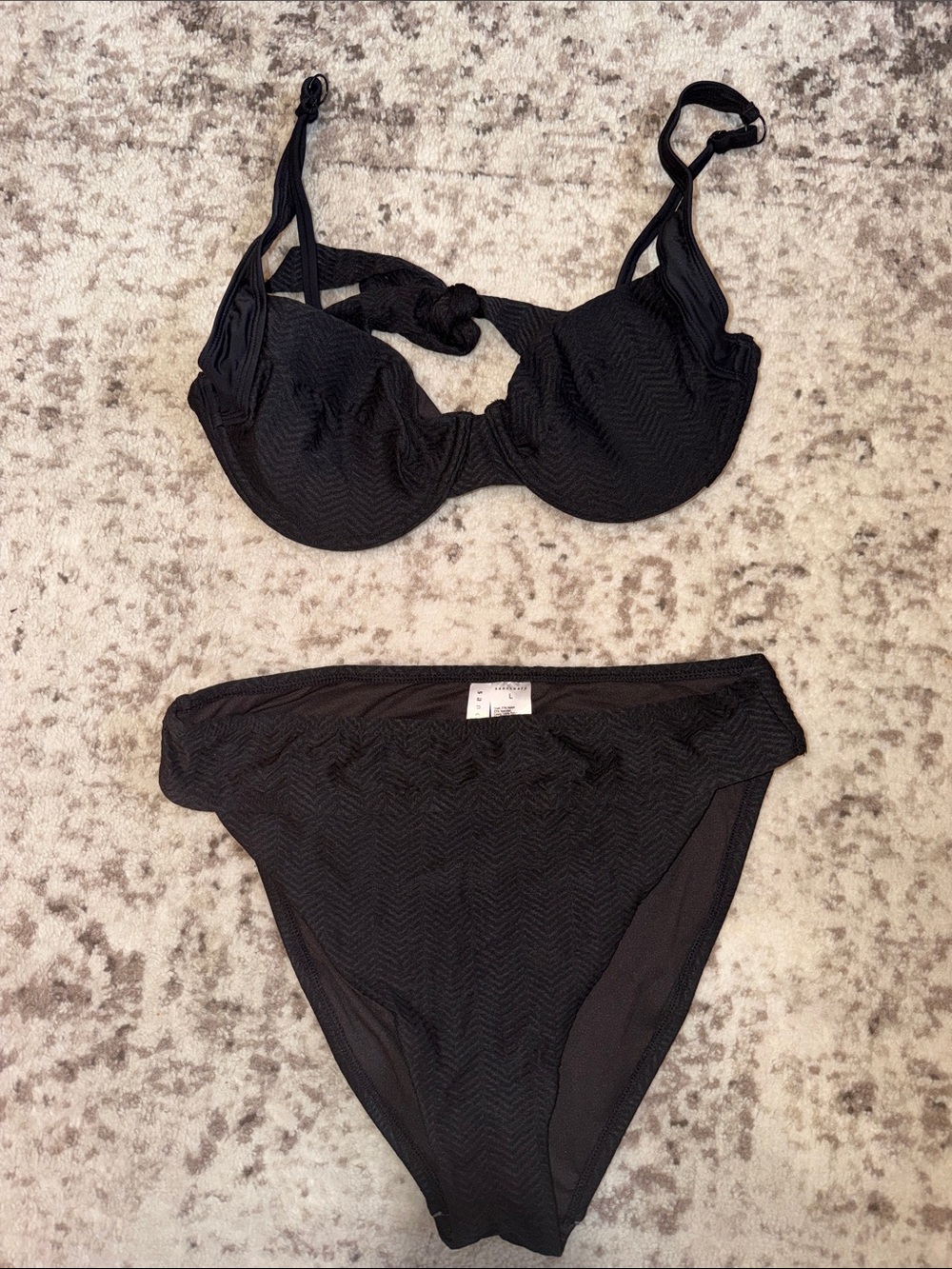NWOT Sanctuary Black Textured Chevron Underwire Tie-Front Bikini Set - Large